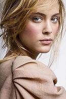 Nora Arnezeder