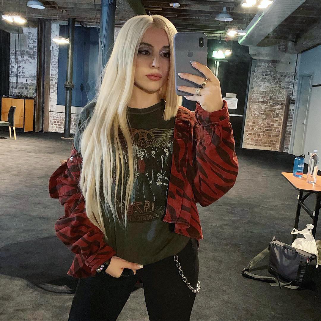 Ava Max Фото