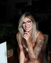 Sophie Lauren pictures and photos