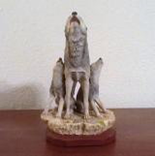 Wolf Figurine - Wolf Singing Chorus, Mother Wolf and Two Pups Howling