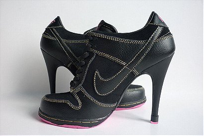 ladies black pink nike dunk low heels (duplicate)