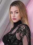 Lili Reinhart