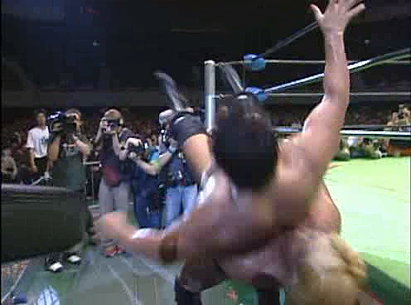 Kenta Kobashi vs. Yoshihiro Takayama (4/25/04)