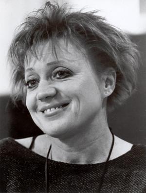 Eszter Csákányi