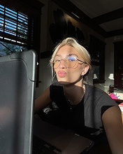 Olivia Karina pictures and photos