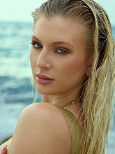 Alexis Clark pictures and photos
