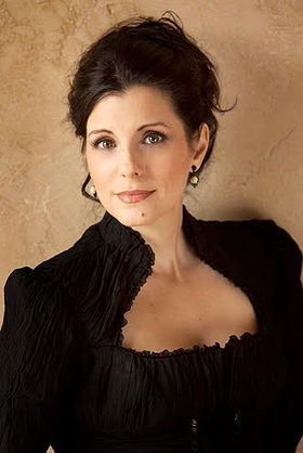 Deanna Raybourn
