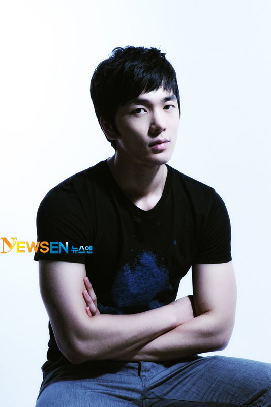 Hyun Jin Lee