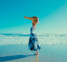 Suzanna Son pictures and photos