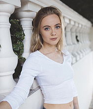 Chloe Fox pictures and photos