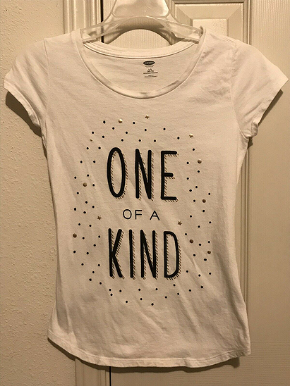 OLD NAVY GIRLS LARGE 10-12 WHITE TEE SHIRT “ONE OF A KIND “