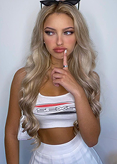 Sophie Saint pictures and photos