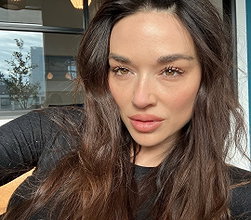 Crystal Reed pictures and photos