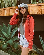 Sarah Atoms pictures and photos