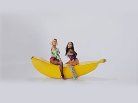 Anitta feat. Becky G: Banana