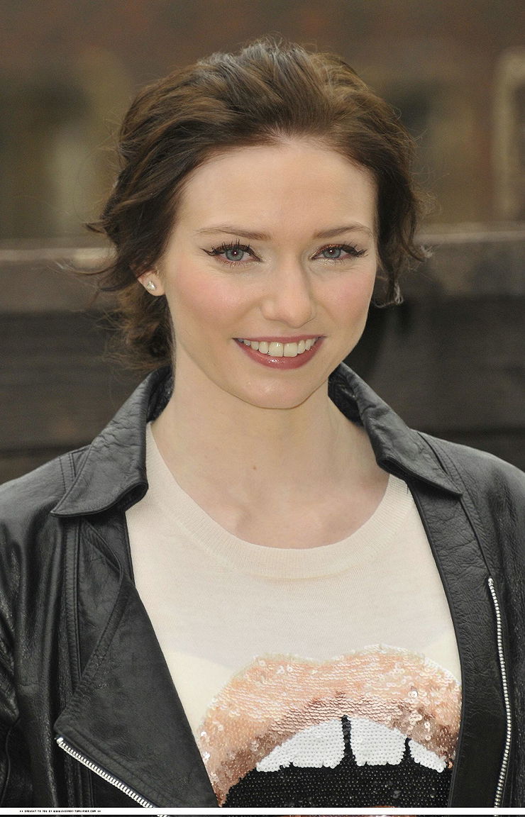 Eleanor Tomlinson Eleanor Tomlinson