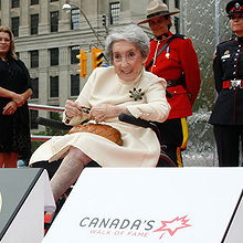 Frances Bay pictures and photos