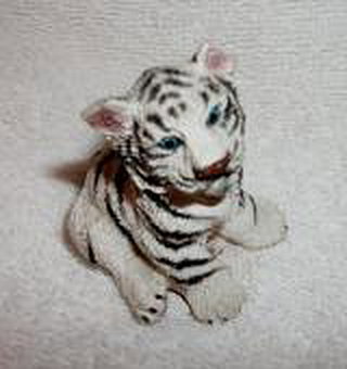 Tiger Figurine - Tiger Cub Sitting Down, White - Small (Living Stone)