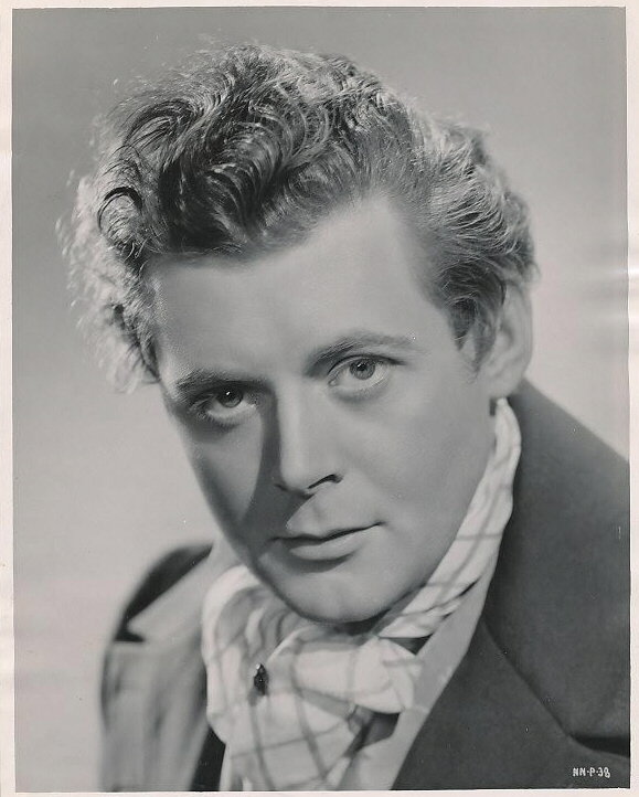 Derek Bond