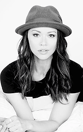 Melissa O'Neil pictures and photos