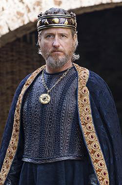 King Ecbert (Linus Roache)