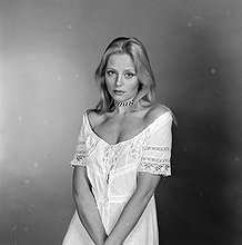 Anulka Dziubinska pictures and photos