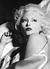 Nina Siemaszko pictures and photos