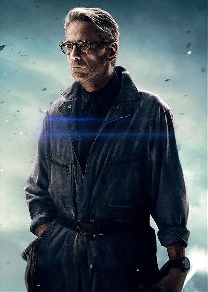 Alfred Pennyworth (Jeremy Irons)