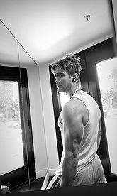 Drew Van Acker pictures and photos