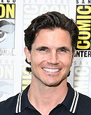 Robbie Amell