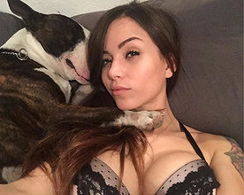 Melanie Pavola pictures and photos