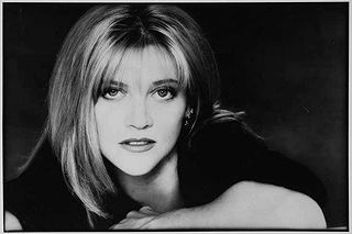 Janet Gunn pictures and photos