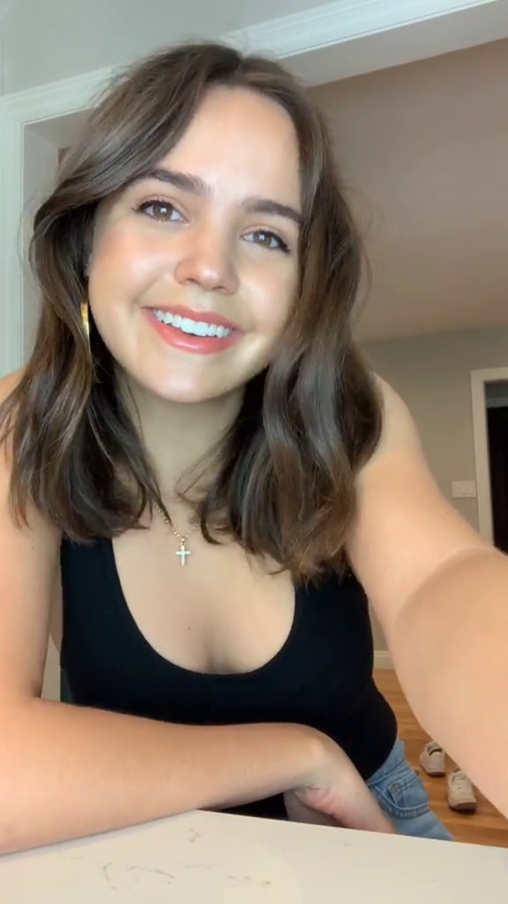 Bailee Madison Pics