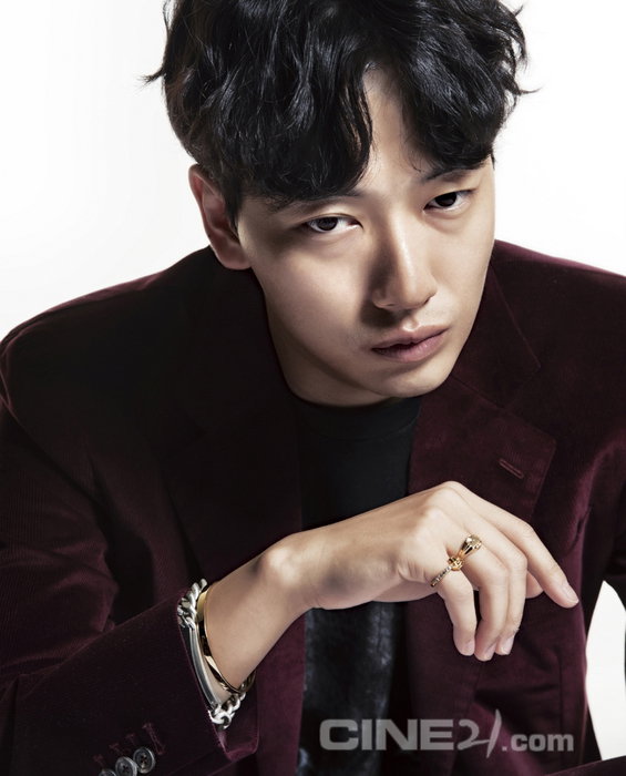 Dong-Hwi Lee