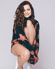 Izzie Steele pictures and photos