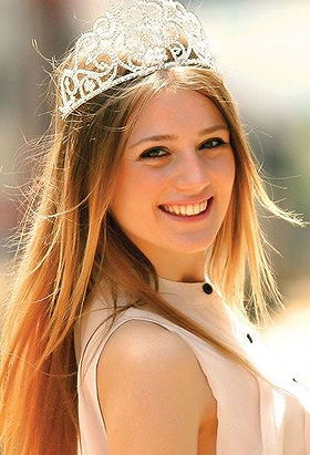 Merve Bolugur Gizem Karaca Yusuf Cim Ve Burak Yamanturk Icimdeki Firtina Icin Bulustu Televizyon Haberleri