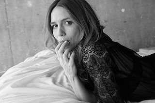 Saffron Burrows pictures and photos