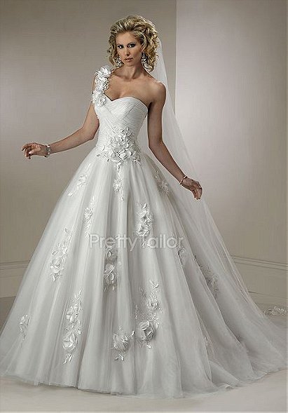 Tulle Natural Waist Sweetheart Ball Gown Sleeveless Wedding Dress at prettytailor.com at prettytailor.com