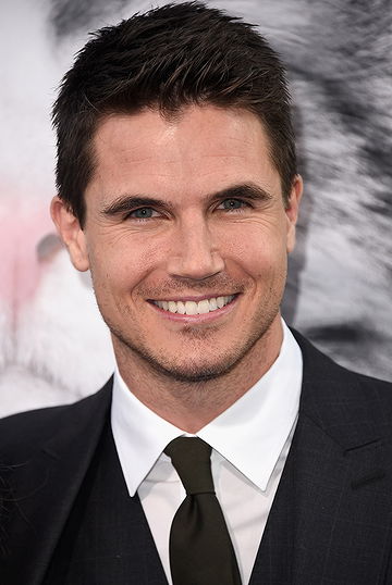 Robbie Amell