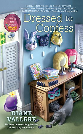Dressed to Confess (A Costume Shop Mystery)