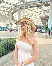 Jess Billings pictures and photos