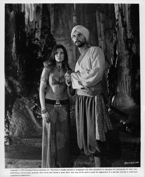 Seks rezina qogirchoqlar bilan porno