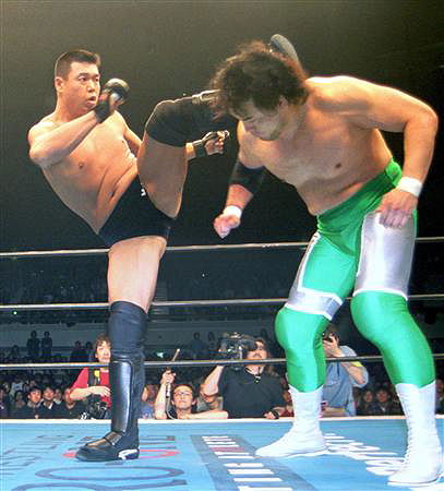 Mitsuharu Misawa et Takeshi Rikio vs Naoya Ogawa et Kazunari Murakami - Zero-One - 2001 8689658