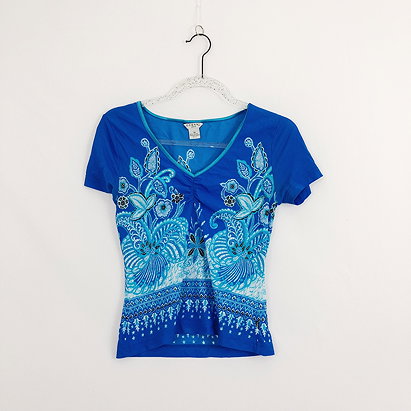 cutest blue pattered v-neck Y2K top by Guess!...