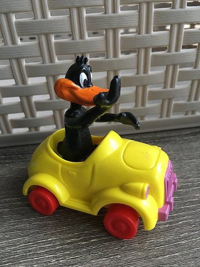 1989 Warner Bros Looney Tunes Daffy Duck in Yellow Plastic Toy Car