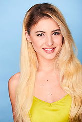 Gigi Gustin pictures and photos