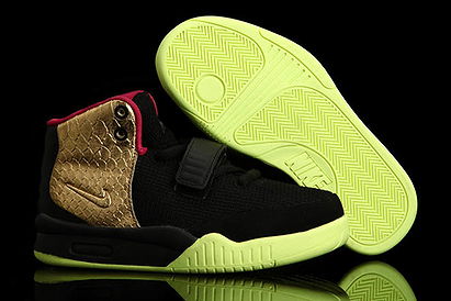 Kids Yeezy %u2161 Gold - Black/Pink & Lime Green Features Glow in the Dark Basketball Shoes (Closer Look) Kids Yeezy %u2161 Gold - Black/Pink & Lime Green Features Glow in the Dark Basketball Shoes (C