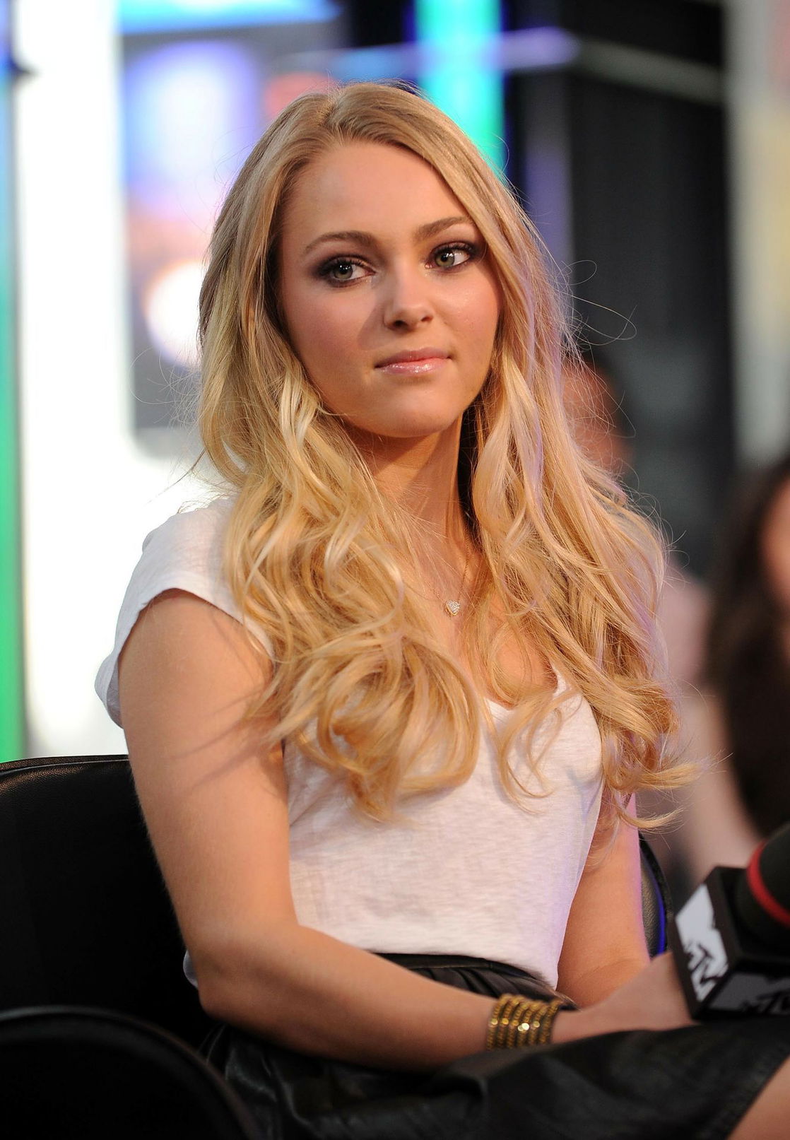 Annasophia Robb Gallery