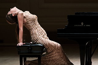 Lola Astanova pictures and photos