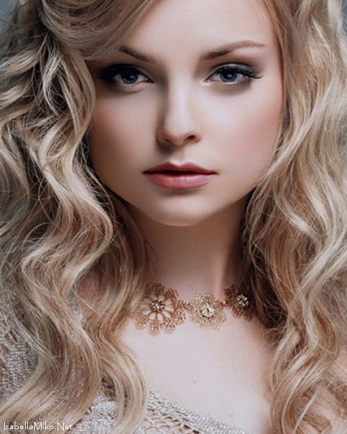 Izabella Miko